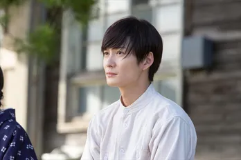 岡田将生が山崎育三郎を“膝枕”!?イケメン同士の“イチャイチャ”にファン歓喜!!「色気がたまらない」<昭和元禄落語心中>