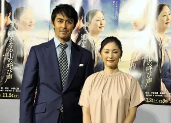 常盤貴子の待受は牛!? 阿部寛も「牛のかわいさが分かりました」