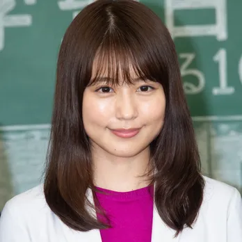 <有村架純>“ワンちゃん”との仲良し2SHOTがファン魅了「俺も撫でられたいー!!」の声