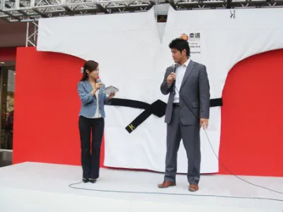 渋谷駅のハチ公前広場で「柔道世界選手権2010東京」のPRを