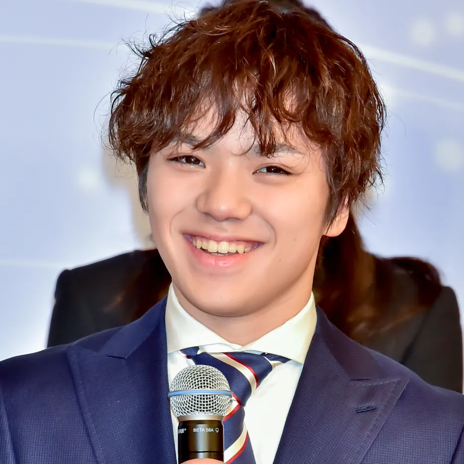 【写真を見る】笑顔もかわいらしい宇野昌磨選手