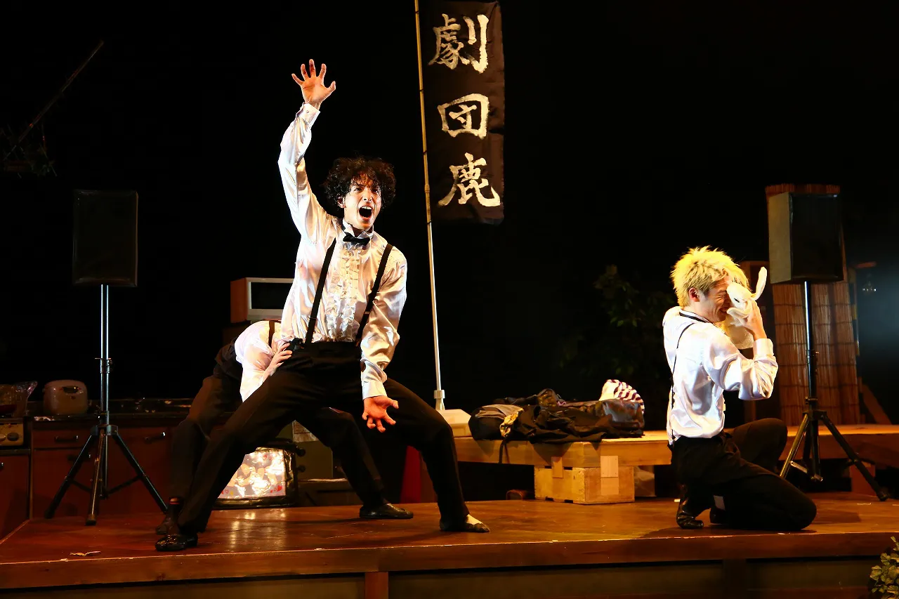 【写真を見る】今となっては「伝説」といえる劇団の上京物語が舞台化