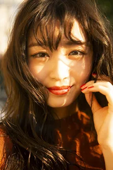 岡崎紗絵　久々のセーラー服姿に「何だかソワソワ(笑)」