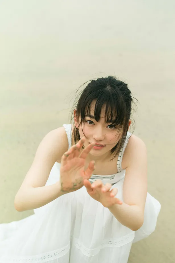 「山田杏奈ファースト写真集(仮)」(東京ニュース通信社刊)収録カット