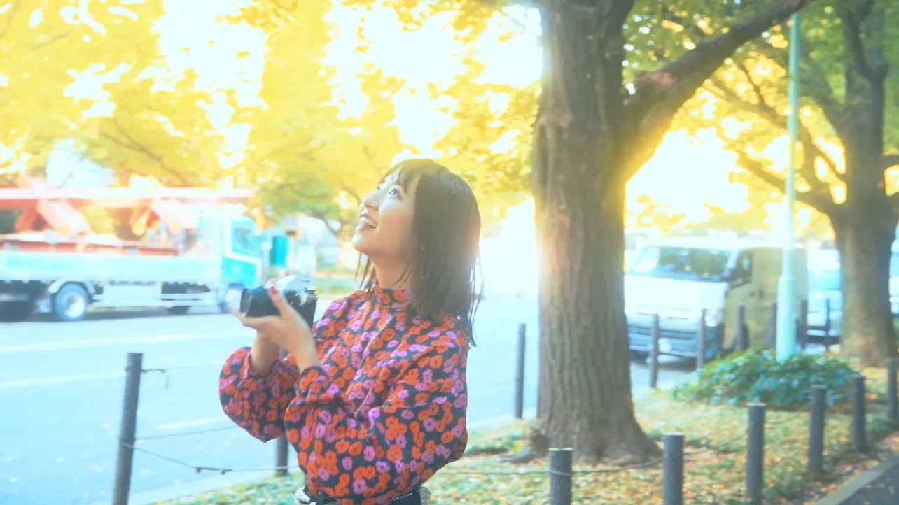 【写真を見る】「ZIP!」出演中のおしゃれなサブリーダー・浜崎香帆がカメラ女子に！