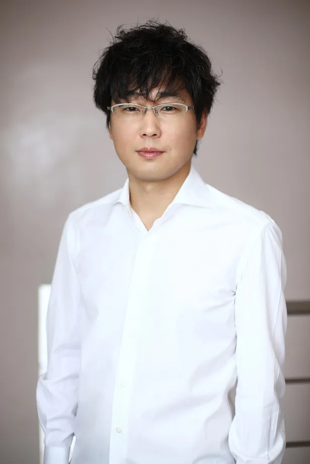 科捜研法医研究員を演じる山崎樹範。好き勝手な行動をする錦戸亮演じる主人公をライバル視する