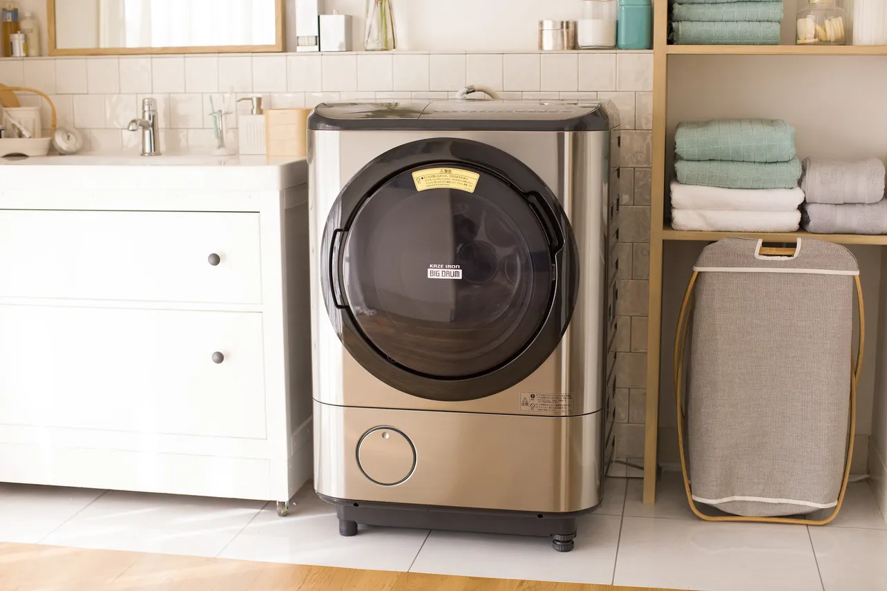 CM放送と同日に新発売される日立ドラム式洗濯乾燥機「ヒートリサイクル風アイロン ビッグドラム」BD-NX120C