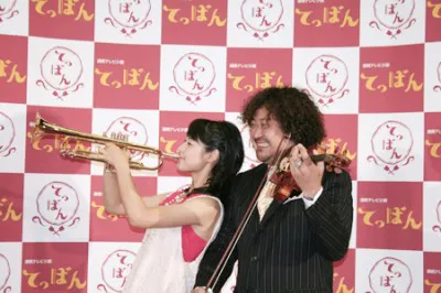 【写真】葉加瀬は瀧本に「今度はバイオリンも教えてあげるよ」と約束を