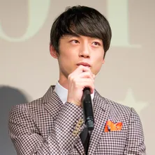 坂口健太郎、ルーズな性格が露呈!既読スルーは日常、未読50件も