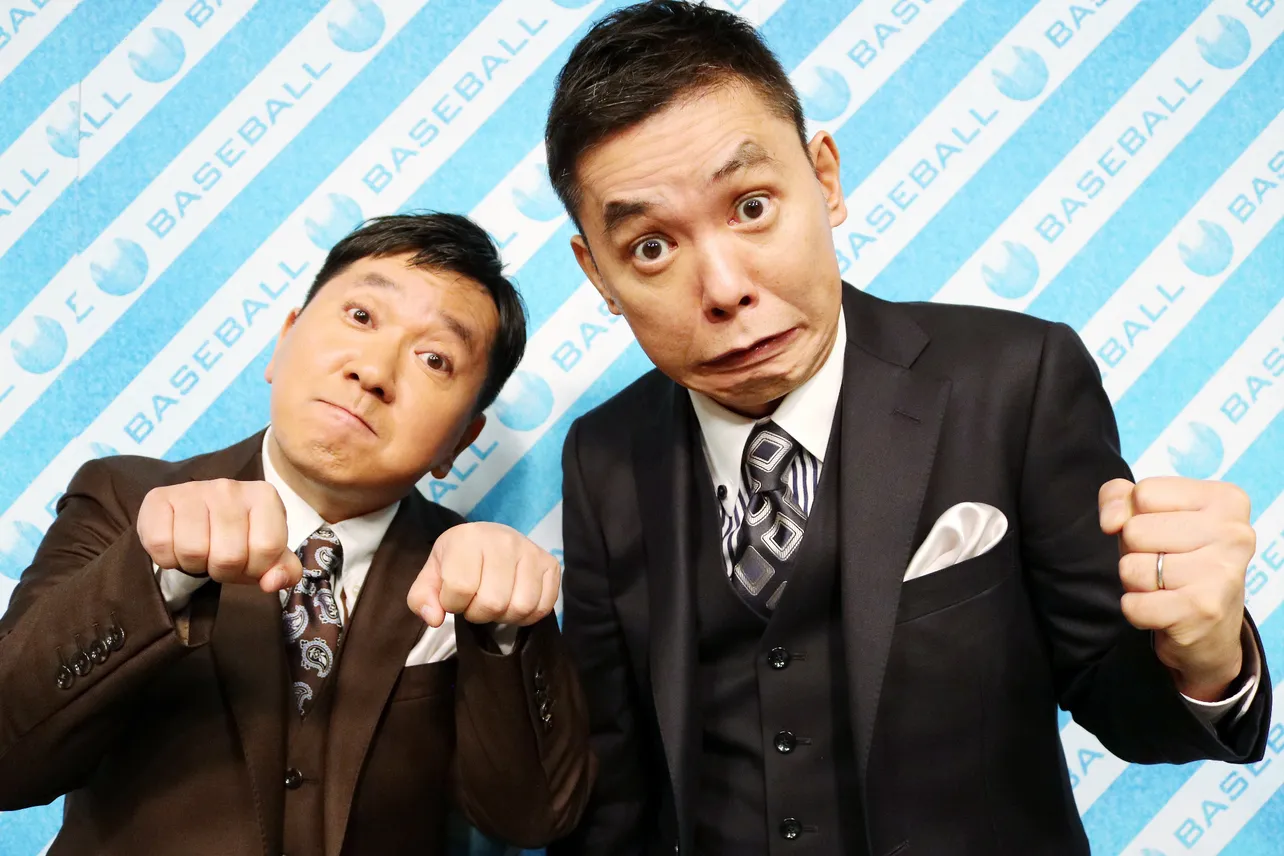 MCを務める爆笑問題(左から、田中裕二、太田光)
