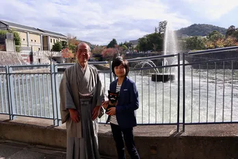 西郷菊次郎演じた城桧吏が京都を訪問!「ねこまる」と2ショットでにっこり