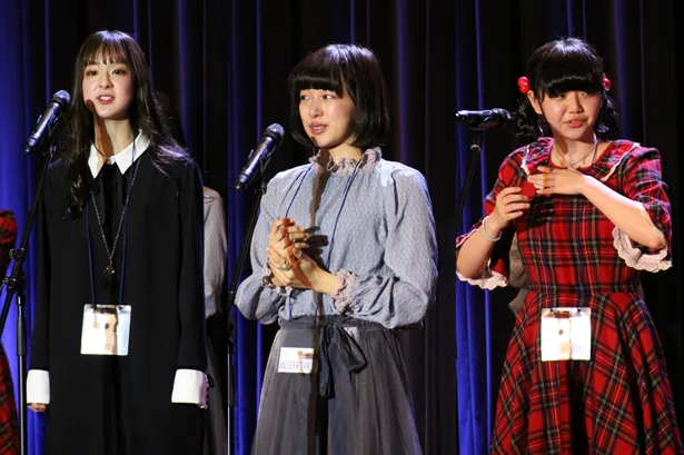 「きみがいる景色が、この世界～昼～」賞の伊東笑、坂田莉咲、るかぴ(写真左から)