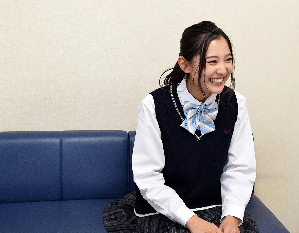 笑顔がキュートな現役女子高校生・松尾悠花