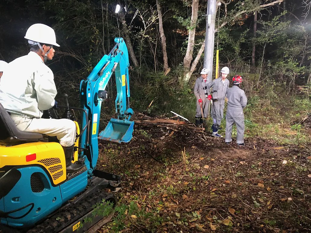 重機も登場して、大掛かりな捜索に！