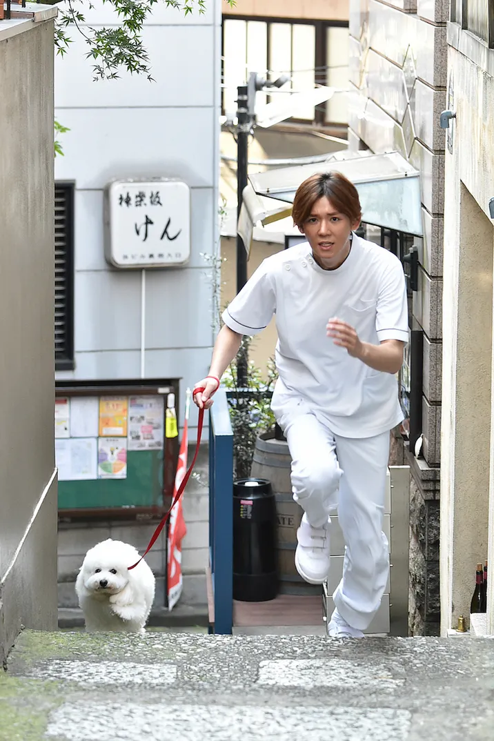 ジャニーズWEST・小瀧、ドラマ共演中の“ダイキチ”と全力疾走「やっぱり足が速いっすね、犬って！(笑)」 WEB