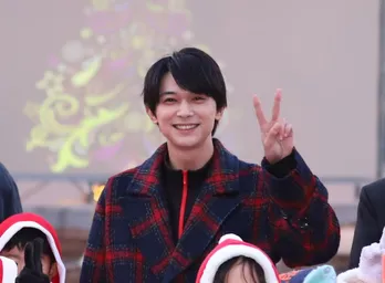 吉沢亮、イルミネーション点灯式を“国宝級”の笑顔で彩る!
