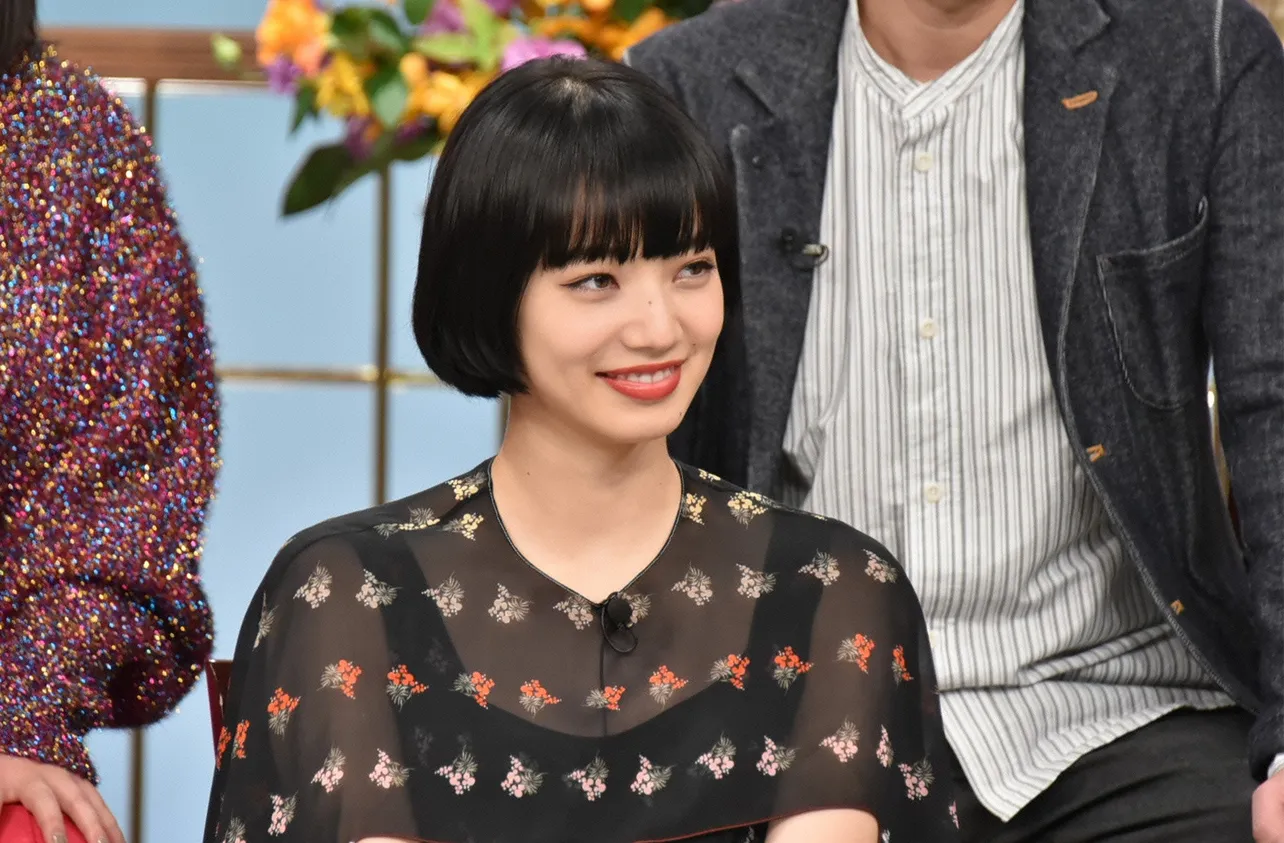 【写真を見る】ショートヘアの小松菜奈が超絶美しい…！