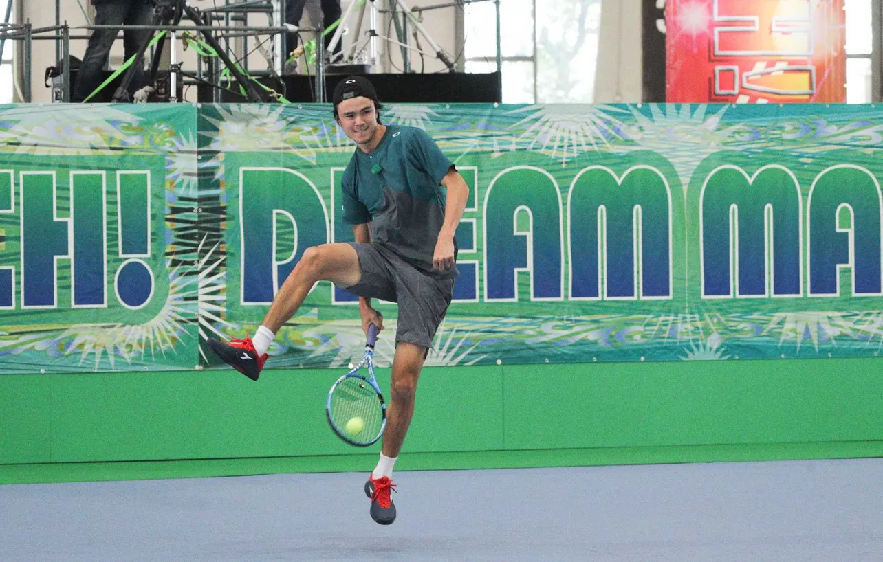テニス対決に参戦のダニエル太郎選手も魅せる！