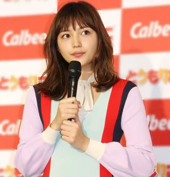 川口春奈、“美顔”際立つメーク&美デコルテに反響!「美しすぎてため息出ます」