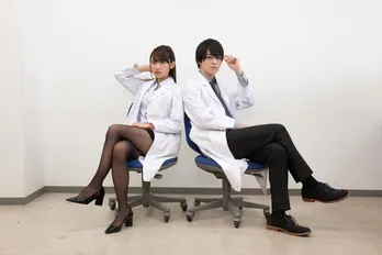 浅川梨奈「癒やされた」仲良し3ショットを公開! 「リケ恋」一挙放送も