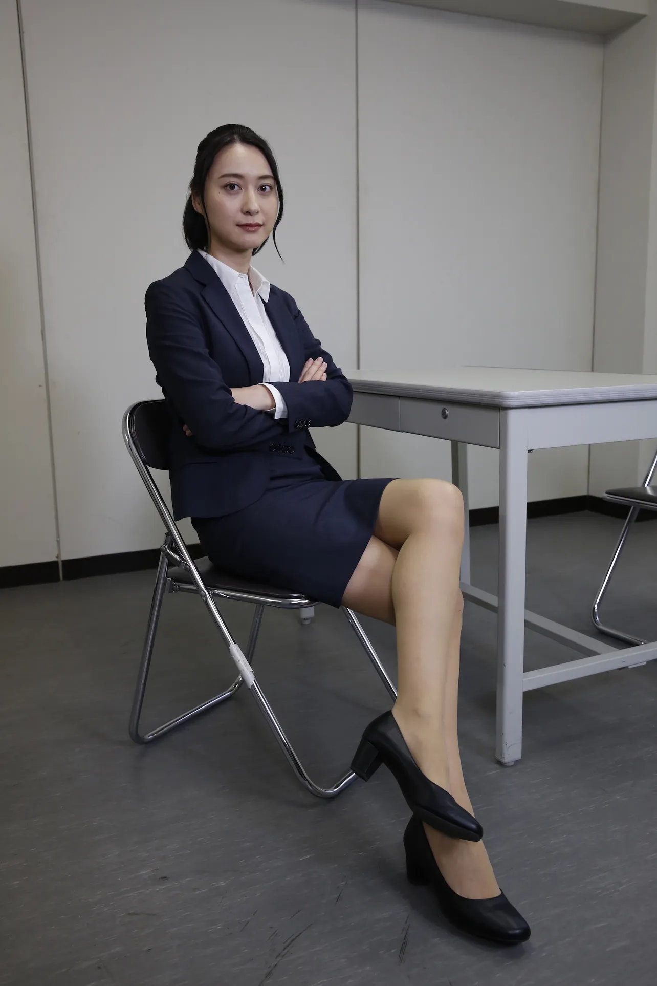 小川彩佳アナが12月13日(木)放送の「リーガルV〜元弁護士・小鳥遊翔子〜」の最終回に刑事役として出演し、女優デビューを果たす