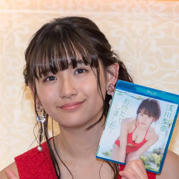 浅川梨奈がDVDを発売