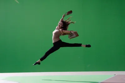 香里奈は10年以上続けていたというクラシックバレエの経験を生かし、鮮やかにジャンプ