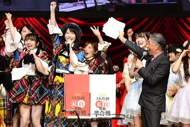「第8回AKB48紅白対抗歌合戦」は紅組が勝利した