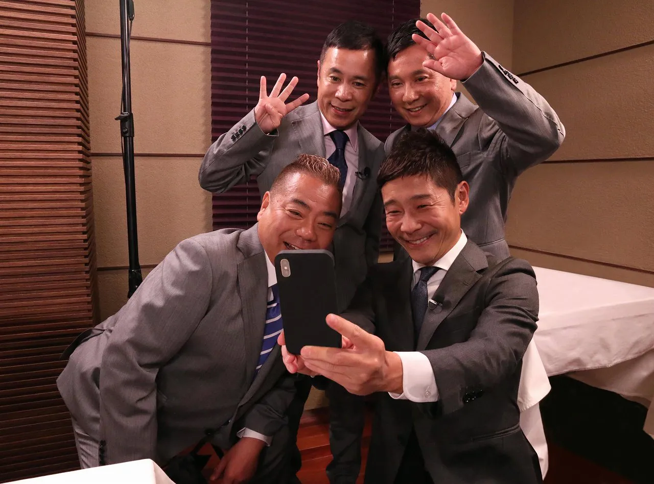 【写真を見る】岡村隆史ら、ZOZO・前澤友作社長とキュートな自撮り！