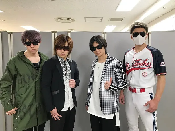 「ミュージックステーション スーパーライブ2018」に出演するゴールデンボンバー。武田真治とのコラボで、金爆は裏切らない!?