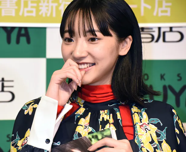 武田玲奈「ハリーポッター」に大はしゃぎ！ 憧れのイギリスで初撮影