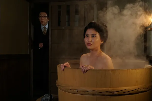 橋本マナミが入浴シーンに挑戦 着ているか 着ていないか絶妙のラインを見てほしい 2 2 Webザテレビジョン