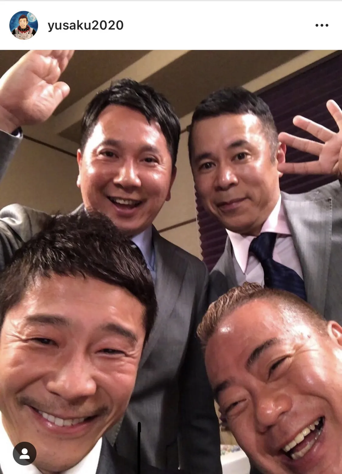 【写真を見る】ZOZOの前澤社長の建設中の自宅や行きつけの高級レストランを尋ねた3人。社長と笑顔の自撮り！