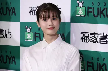 今田美桜、福原遥と破壊力抜群“制服ピース”2SHOTに称賛殺到「宇宙一最強です」