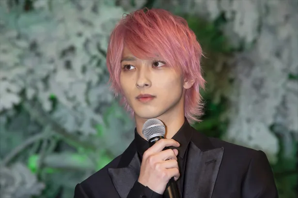 横浜流星は髪をピンクに染めた不良高校生役！