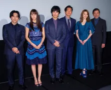 ディーン&吉沢亮、観客の前で熱い抱擁! 井浦新「上辺だけの関係なんだなって…」