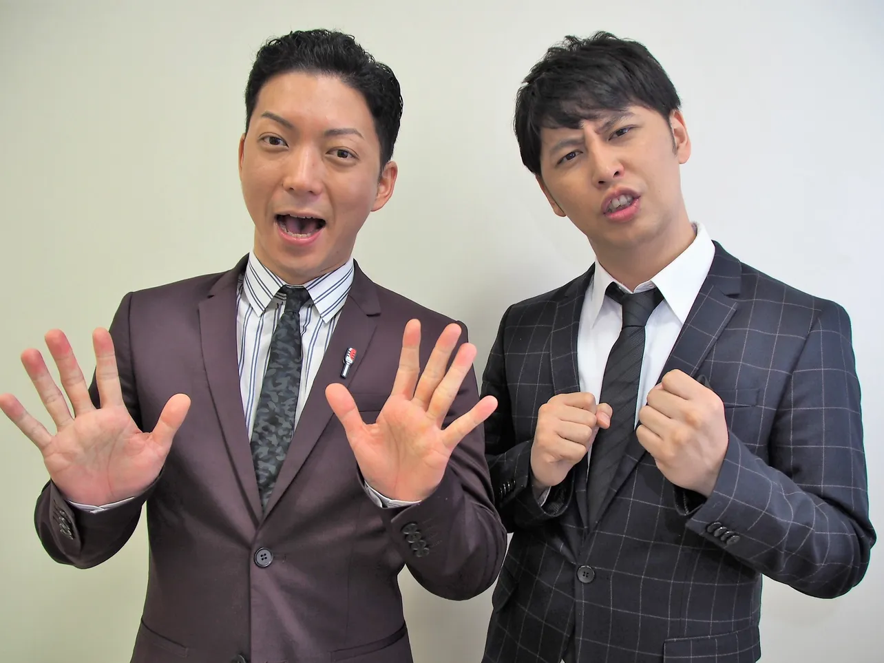 「冗談手帖」のコーナーに出演するニューヨークの嶋佐和也(左)と屋敷裕政(右)