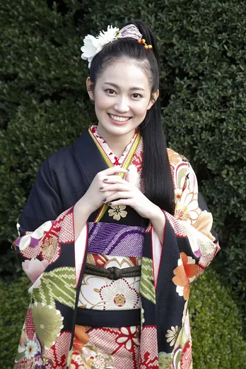 吉本実憂「今年は表現者としてよりレベルアップできるように」＜晴れ着美女新春インタビュー(3)＞