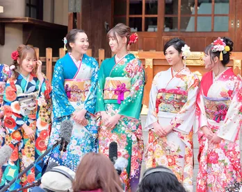 川栄李奈、飯豊まりえらエイベックス美女が晴れ着姿で勢ぞろい！ 江野沢愛美の“結婚宣言”にざわつく