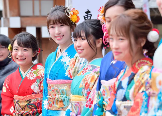 【写真を見る】“日本一かわいい女子高生”福田愛依(写真左端)は「ぜひ川栄会が開かれたら…」と希望する