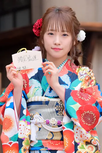 川栄李奈、飯豊まりえ、浅川梨奈らエイベックス美女10人が集結！ 晴れ着姿で新春参拝＜写真特集1＞