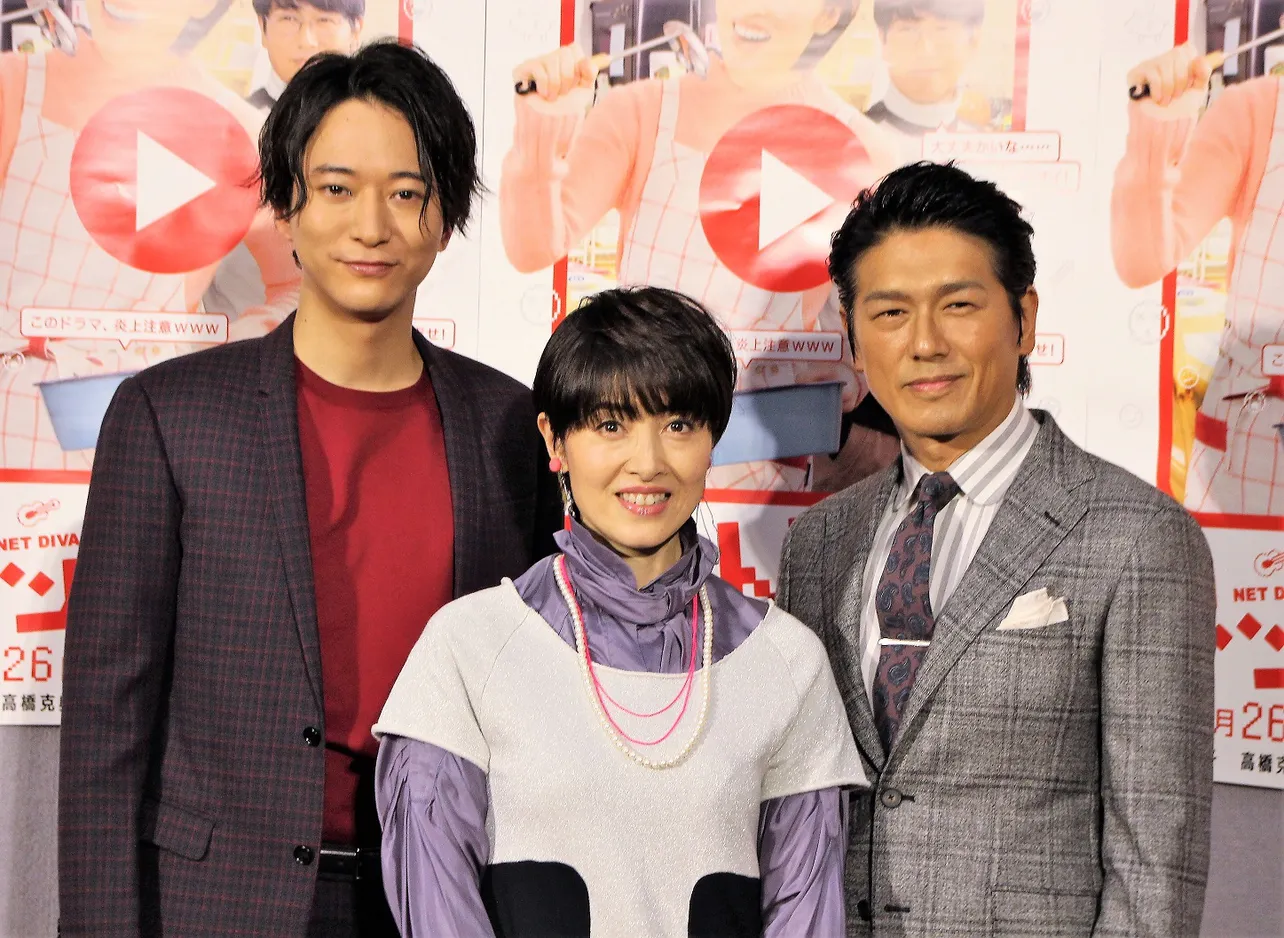 会見に登壇した浅香航大、荻野目洋子、高橋克典(左から)