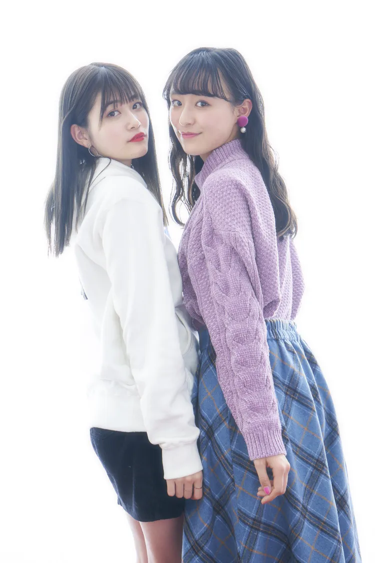 左から生見愛瑠、鈴木美羽