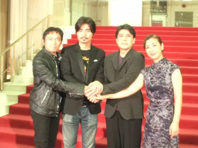 舞台初日を終えた（写真左から）渡辺いっけい、小澤征悦、松本幸四郎、高橋恵子