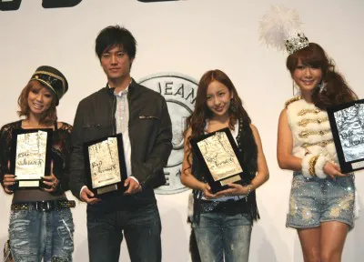 発表会に出席した倖田來未、桐谷健太、板野友美（AKB48）、はるな愛（写真左から）