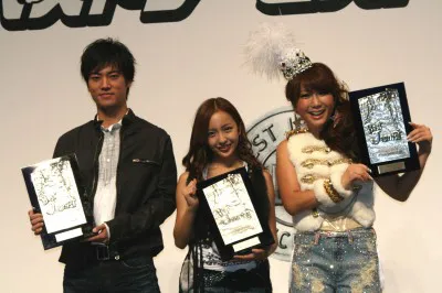 【写真】「協議会選出部門」では、桐谷健太、板野友美（AKB48）、はるな愛が選ばれた（写真左から）
