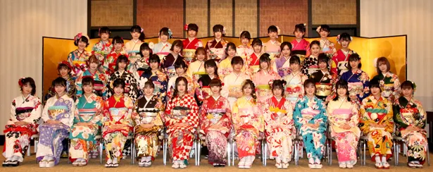 【写真を見る】AKB48グループの新成人44人が振り袖姿で撮影に臨んだ