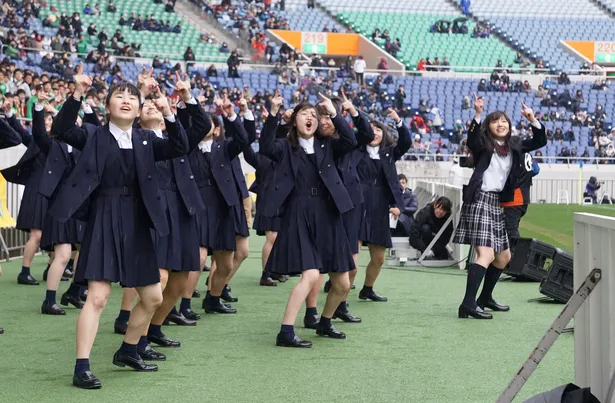 清原果耶 雪舞う中 高校サッカー 聖地で応援ダンスを披露 Webザテレビジョン