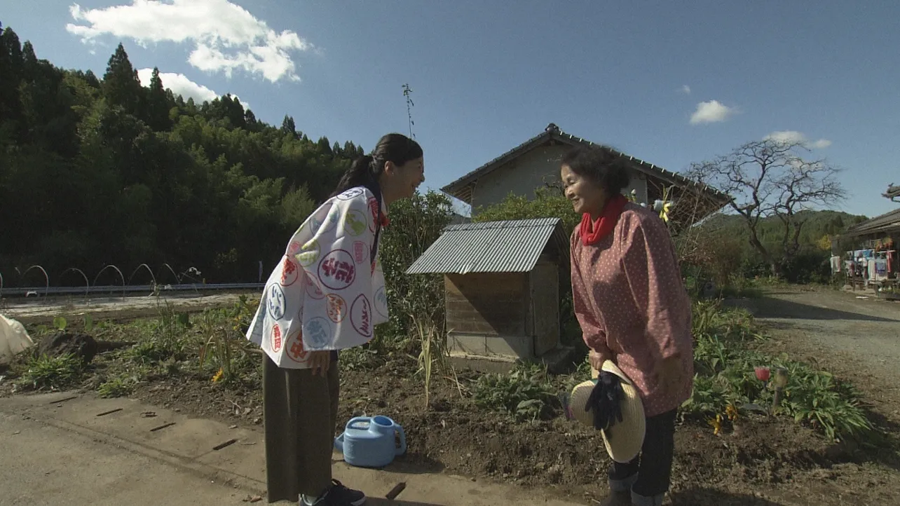 【写真を見る】金栗四三の母役を演じる宮崎美子が故郷・熊本で金栗姓について体当たり取材！