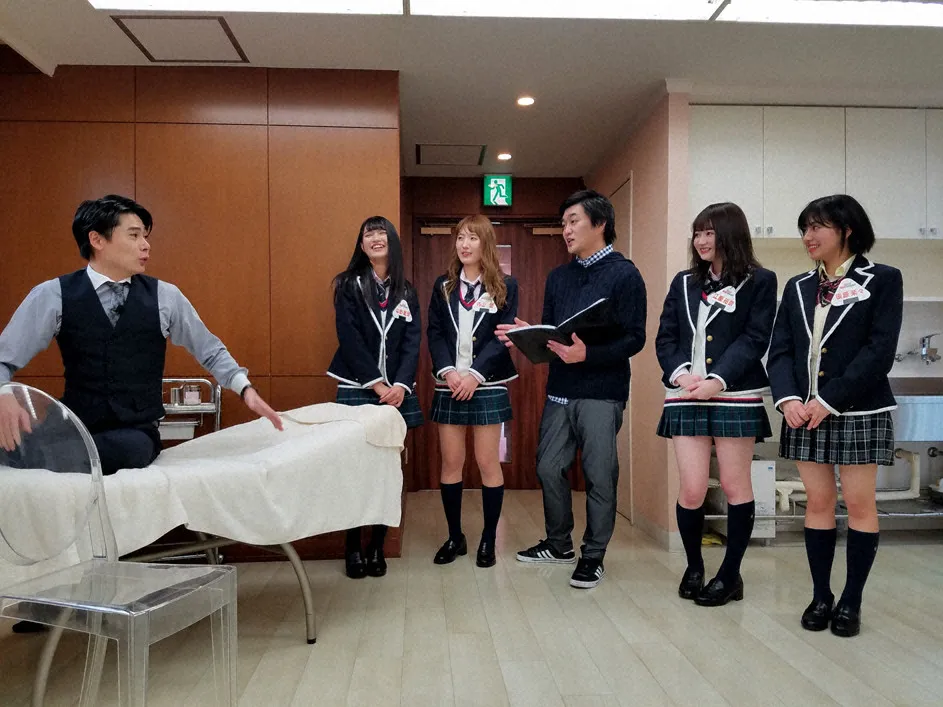 アイドルに磨きを掛けるため、SKE48が平成ノブシコブシと美容専門学校を訪問